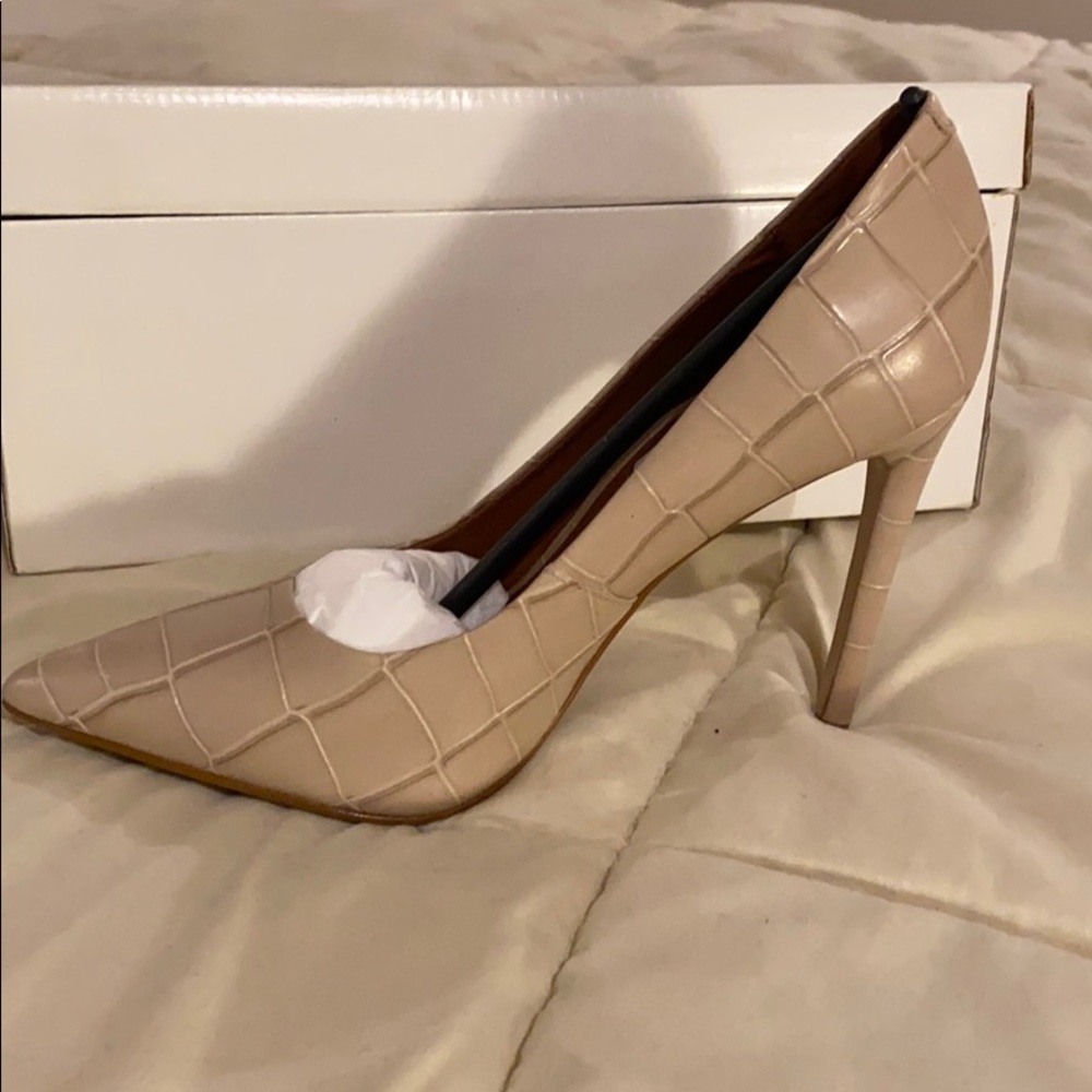 New in box Steve Madden pumps